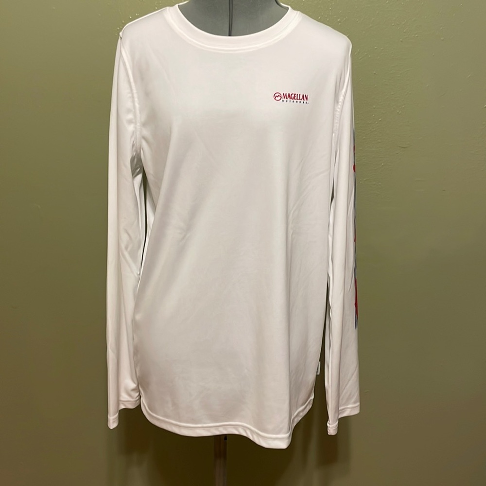 Women’s Small or Child Large Magellan Long-sleeve  Outdoor Fish gear
